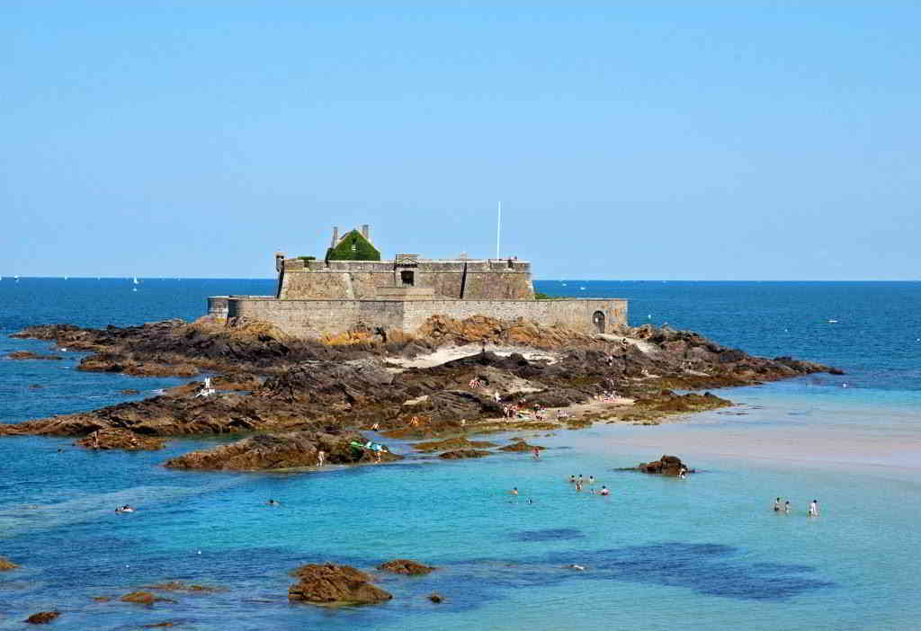 Brittany-sea-beach-fort
