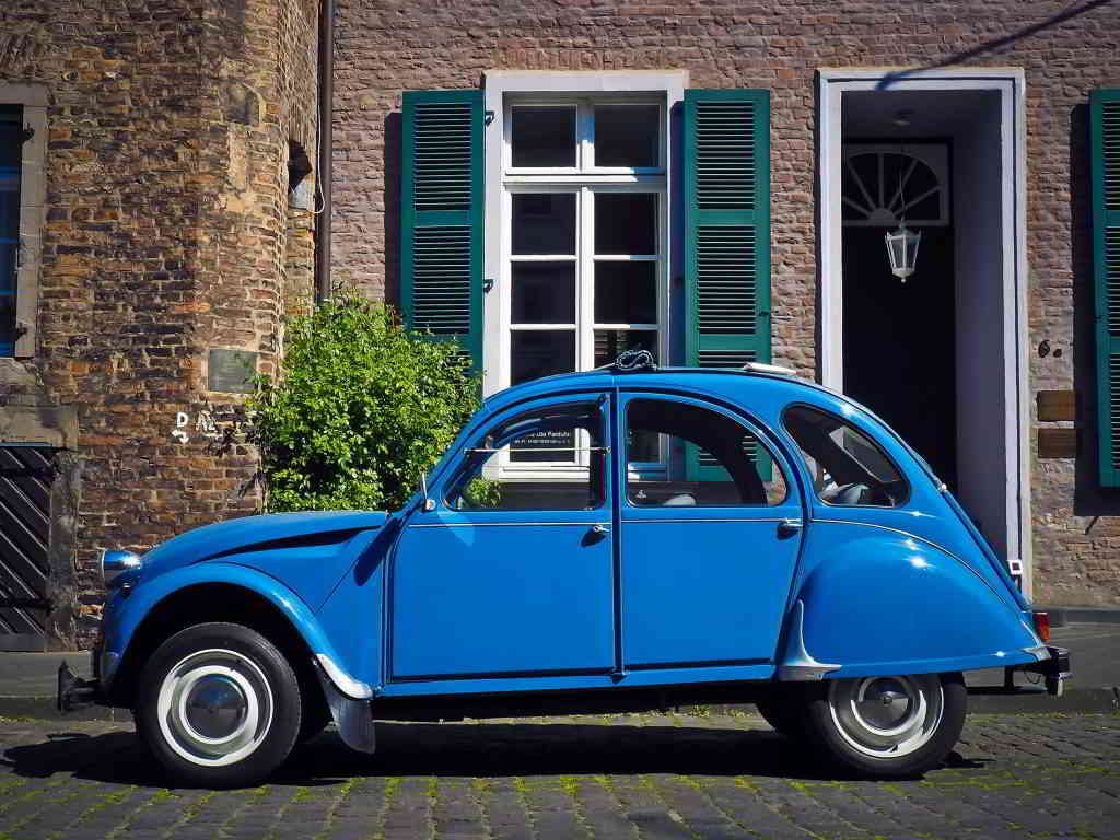 Nice & Côte d'Azur 2cv blue car vintage